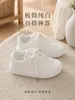 Tênis feminino branco puro de sola grossa 2026 nova coleção de primavera sapatos de plataforma versáteis minimalistas sapatos casuais que aumentam a altura para estudantes