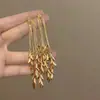 Hija de familia rica ~ aretes de trigo con borla larga dorada para mujer, aretes de lujo ligero de alta gama, aretes de atmósfera exagerada única
