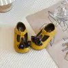 Zapatos para niña estilo coreano 2026 primavera nuevos color crema flores pequeñas estilo princesa de piel zapatos individuales para niños estilo universitario suela blanda