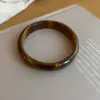 Pulsera geométrica abierta de resina con incrustaciones de diamantes transfronteriza europea y americana, joyería de moda personalizada de lujo ligero de nicho de alta gama para mujeres