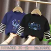 Camiseta de manga larga para niños, top de otoño, nuevo modelo 2026 para niños, algodón puro, estilo primavera y otoño, patchwork a rayas, imitación de dos piezas
