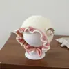 Bonito gorro de punto para bebé con borde ondulado, dulce diseño de fresa, gorro para bebé que cubre las orejas para otoño e invierno, con forro y estilo para poner