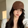 Sombrero Melard Color Café de Ala Ancha para Mujer con Bordado de Corazón, Gorra de Béisbol para Estudiantes y Parejas, Gorra Versátil y Adelgazante para la Cara con Visera de Pato