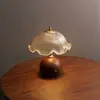 2026 Nueva Lámpara de Escritorio Metálica con Grano de Madera Retro Luz Nocturna de Carga LED para Dormitorio Mesita de Noche Lámpara de Escritorio de Atmósfera Táctil USB