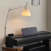 Lámpara de pie italiana de brazo largo articulado para sala de estar, junto al sofá, dormitorio, estudio, lámpara de lectura, tamaño pequeño, con pantalla de papel pergamino