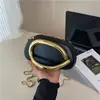 Bolso pequeño cuadrado tipo caja de diseño nicho retro europeo y americano transfronterizo, versátil para fiestas, bolso para teléfono móvil, bolso de hombro cruzado con cadena
