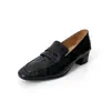Estilo Básico para o Dia a Dia Estilo Old Money Bolsinha de Mão Mocassins de Pele de Ovelha Outono 2026 Bico Redondo Salto Médio Grosso Couro Genuíno Corte Profundo Sapatos Únicos Femininos