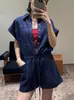 Macacão shorts jeans azul escuro para mulheres, verão, caimento solto, modelador com cintura de cordão, gola reversível, macacão de manga curta estilo workwear