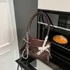 Bolsa de Ombro Casual Simples e Estilosa Feminina para Compras, Deslocamento, Bolsa de Mão Fresca, Nova Bolsa de Braço da Moda 2025