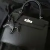 H casa costurado à mão alta qualidade pele de ovelha Anjo Pégaso bolsa pingente fofo feminino bolsa de mão ornamentos chaveiro de carro