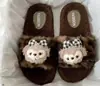 Novas Pantufas Peludas com Estampa de Leopardo para Mulheres Fofas de Outono e Inverno para Casa Internas Antiderrapantes de Algodão para Mulheres Atacado de Supermercado
