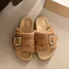 Zapatillas peludas cómodas de gamuza de moda con suela plana para mujer, nuevo estilo otoño e invierno 2026, modernas y versátiles para el uso diario y para ir al trabajo.