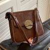 A bolsa pequena popular deste ano para mulheres outono e inverno 2023 nova moda bolsa mensageiro retrô popular online popular bolsa quadrada pequena de ombro único