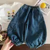 Roupas de Outono para Meninas Calças 2026 Novo Estilo Jeans Descolado para Crianças Calças Casuais Largas de Primavera e Outono Calças Longas da Moda