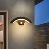 Lámpara de Pared Exterior Impermeable Transfronteriza con Sensor Infrarrojo de Cuerpo Humano para Patio, Balcón, Puerta, Diseño Simple y Creativo, Forma de Luna