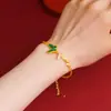 Pulseira de Flor de Trevo de Quatro Folhas Dourada Vietnamita Tendência Que Não Desbota por Muito Tempo, Joia de Imitação de Cobre, Colar de Borboleta de Alto Padrão Transfronteiriço para Mulheres
