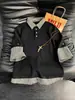 Camisa Polo Patchwork Xadrez Falsa de Duas Peças para Homem, Verão 2026, Camiseta Casual Solta de Manga Curta com Gola Reversível