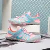 Nuevo calzado de verano favorito para exteriores para hombres y mujeres, zapatos de playa para parejas, zapatos de vadeo antideslizantes de secado rápido, zapatos para nadar, venta al por mayor desde el fabricante