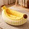 Plátano: Una cama para gatos reconfortante y adorable, adecuada para gatos pequeños y medianos.. Una cama para dormir para mascotas de alta calidad con un diseño hermoso
