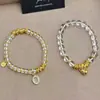 Novo Bracelete de Cristal Branco Atrai-Fortuna Estilo Chinês com um Acessório de Argola Pequena Dourada Versátil Exquisito de Luxo Leve Nicho