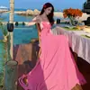 Deslumbrante Vestido Rosa Irregular e Fluido Inspirado na Dopamina com Cauda, Vestido Longo Sem Alças, Vestido de Fada Festivo que Melhora a Ambiência