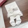 Conjunto de Chapéu e Meias para Bebê Menina, Chapéu de Tricô com Coroa Floral, Chapéu com Proteção para Moleira de Recém-Nascido, Chapéu Indiano
