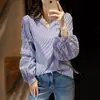 Camisa listrada azul com manga lanterna para mulheres, top estiloso francês com decote V, listras verticais e manga bufante para a primavera
