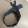 Apertura de almendra al por mayor Cremallera de nailon No. 5 Ropa Uniforme escolar Ropa de trabajo Cremallera de autobloqueo para cabeza Negra