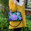 Bolsa de Bordado de Yunnan Bolso Cruzado para Mujer Bolso de Bordado de la Nacionalidad Yi Estilo Étnico Bolso de Flor de Peonía Nuevo Artículo Bolsita de Tela de Mano