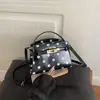 A bolsa de bolinhas popular deste ano para mulheres, nova bolsa transversal versátil da moda 2026, bolsa de mão requintada, bolsa quadrada pequena