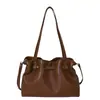 Bolso de mano para mujer de gran capacidad con pliegues transfronterizo, bolso tote versátil artístico de moda otoño 2026, bolso de hombro y bandolera de moda