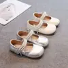 Zapatos planos de niña estilo francés con tira de lazo de perlas 2026 primavera y otoño nuevos versátiles zapatos Mary Jane para niños