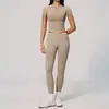 Nuevo conjunto de yoga sin costuras europeo y americano para mujer, cuello halter, ajustado, control de abdomen, secado rápido, conjunto de fitness para exteriores 4535