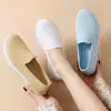 Sapatos de Malha Fly-Knit Atacado para Mulheres, Tênis Casuais Respiráveis Slip-On Leves com Solado Macio, Sapatos de Caminhada Versáteis para Mulheres com Cano Baixo e Solado Plano