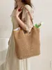 Bolso de Hombro Tejido Nuevo de Primavera y Verano Diseño de Nicho de Moda Versátil Bolso Tote de Gran Capacidad Bolso Portátil para Viajes
