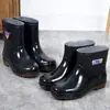 Botas de lluvia forradas de polar para hombre, botas de agua de media pantorrilla y pantorrilla alta, adecuadas para obras de construcción y cocinas, zapatos de agua de pantorrilla corta con suelas de goma, zapatos de agua cálidos de invierno para hombre