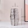 Jarrón de cerámica geométrico abstracto de rejilla de lujo ligero moderno con electrochapado en oro y plata decoración suave para el hogar decoración