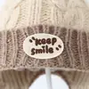 Gorro de invierno para niños, gorro de punto con etiqueta SMILE, protección para las orejas, pompón, gorro de punto cálido, gorro tipo pullover a prueba de viento para niños de mediana edad