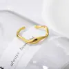 Versión coreana de anillo pequeño fresco de acero inoxidable forma de ola anillo para mujer anillo anillo de apertura ajustable artículo en stock
