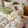 Conjunto de cama de quatro peças em algodão puro Classe A para dormir sem roupa, adequado para mães e bebês, com um design fresco, incluindo capa de edredom, lençol de baixo e conjunto de três peças para camas de dormitório estudantil