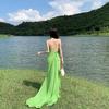 Diseño de Pastizal de Xinjiang Sichuan Vestido de Tirantes de Gasa Ligeramente Transparente con Cuello de Balancín Verde Espalda Descubierta Hermoso Vestido Largo de Vacaciones