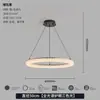 Sala de estar estilo villa con techo alto, con iluminación minimalista y moderna, un amplio vestíbulo con un gran candelabro y una sofisticada luz de escalera, todo hecho de hierro y hierro forjado
