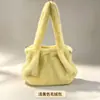 Bolsa de mão de pelo sintético de raposa, grande capacidade para o dia a dia, entrega direta disponível, bolsa tote de pelúcia feminina, bolsa peluda plissada estilo coreano