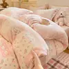 Juego de ropa de cama de cuatro piezas de terciopelo de leche de dibujos animados 2026 nuevo juego de tres piezas de sábana y funda de edredón de terciopelo coral engrosado de invierno