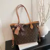 2025 Nova Moda Retrô Europeia e Americana Bolsas de Compras de Luxo para Presbiopia Bolsa Tote Feminina de Grande Capacidade com Alça de Ombro