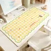 Tapete de Mesa de Escritório Cor Creme, Impermeável, Não Lavável, Amigo dos Olhos, Livre de Formaldeído, Design Xadrez, Alto Valor Estético para Meninas, Pode Ser Cortado no Tamanho
