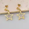 E62 Suministro del fabricante: Aretes grandes de estrella de cinco puntas color dorado de acero inoxidable, aretes redondos con acentos de diamantes blancos