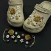 Borla de perla flor morada versátil primavera-verano zapato de madera decoración accesorios DIY hebillas de zapato y dijes para zapatos versátiles venta al por mayor