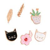 Joyería europea y americana broche de anime de dibujos animados lindo gato hojas frutas y verduras verano color crema broche pequeño al por mayor