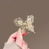 Grampo de Cabelo Borboleta Tridimensional com Strass e Pérolas para Mulheres 2025 Novo Prendedor de Tamanho Médio para Cabelo Meio Preso na Nuca Presilha Tubarão Presilha Superior